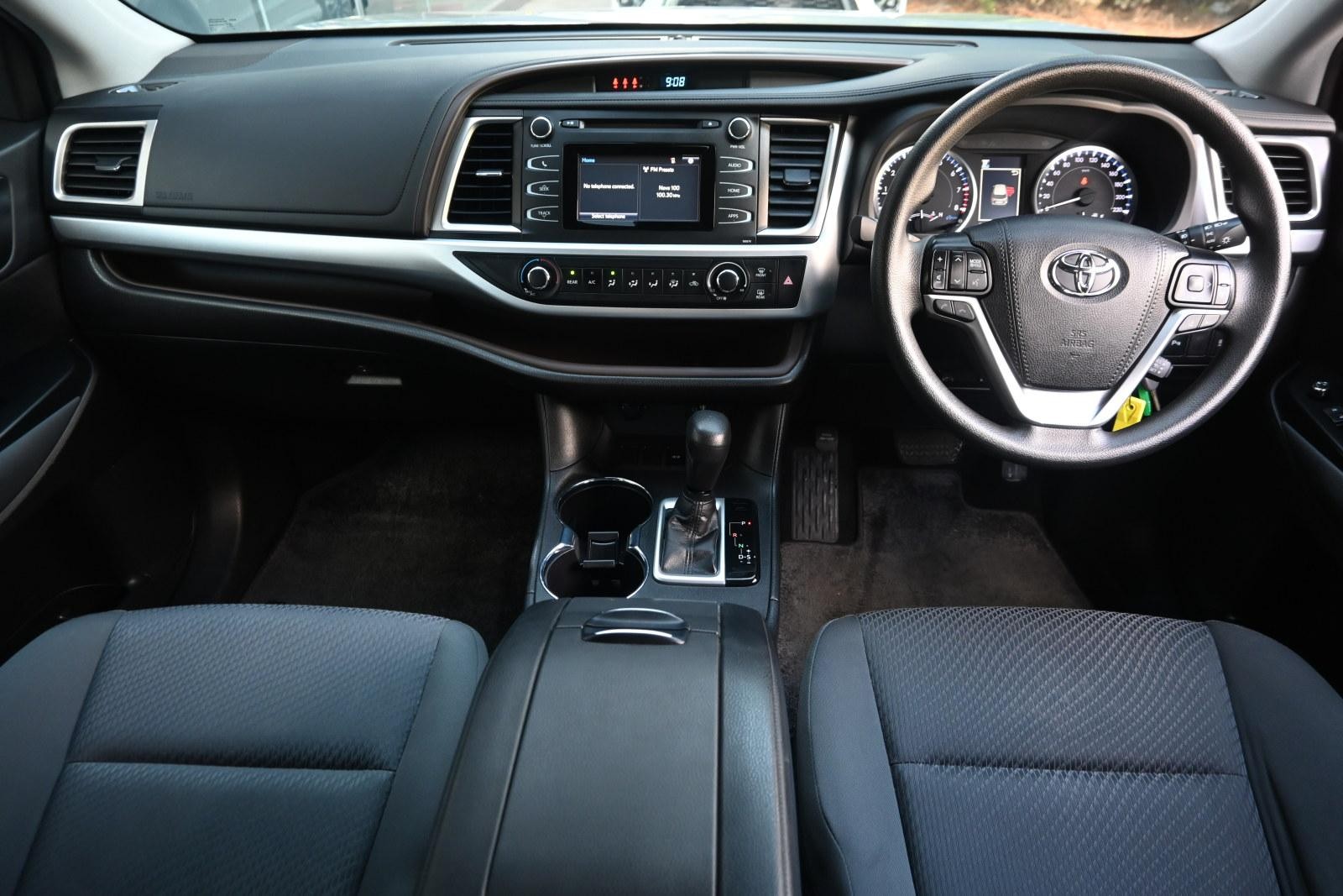 Toyota Kluger image 3