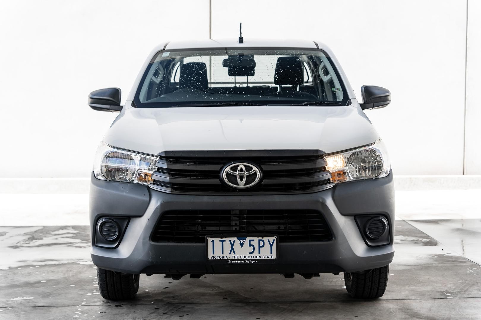 Toyota Hilux image 2