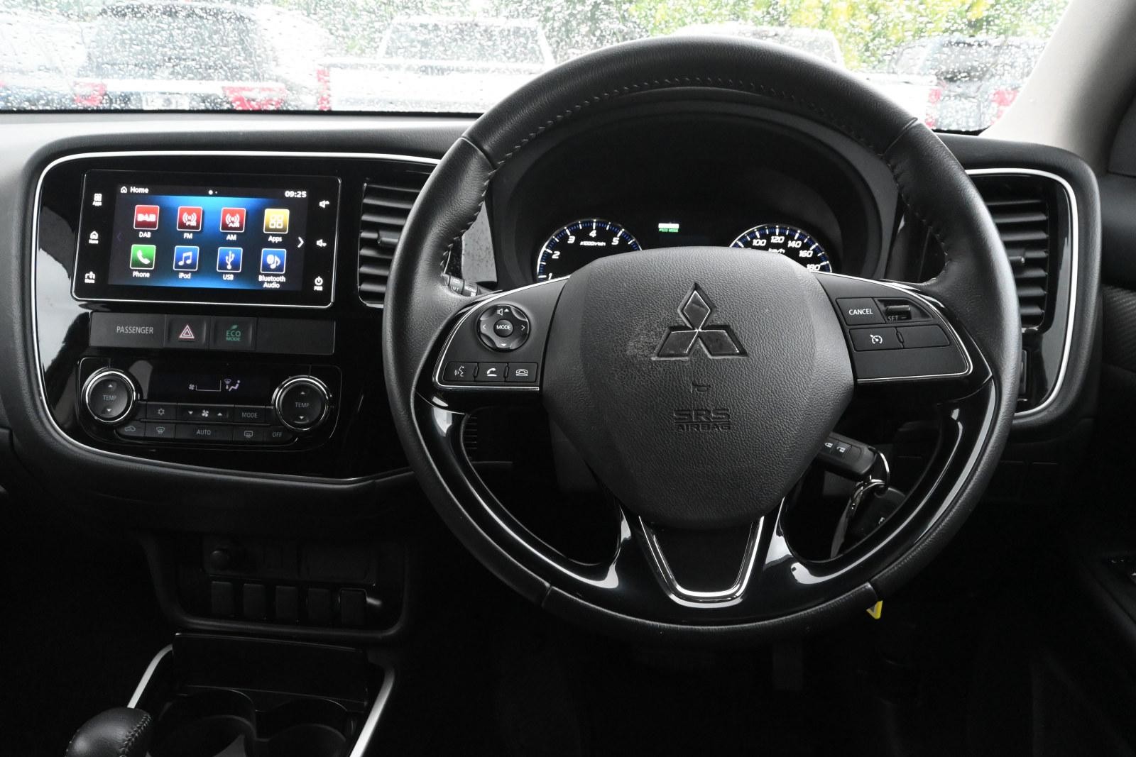 Mitsubishi Outlander image 4