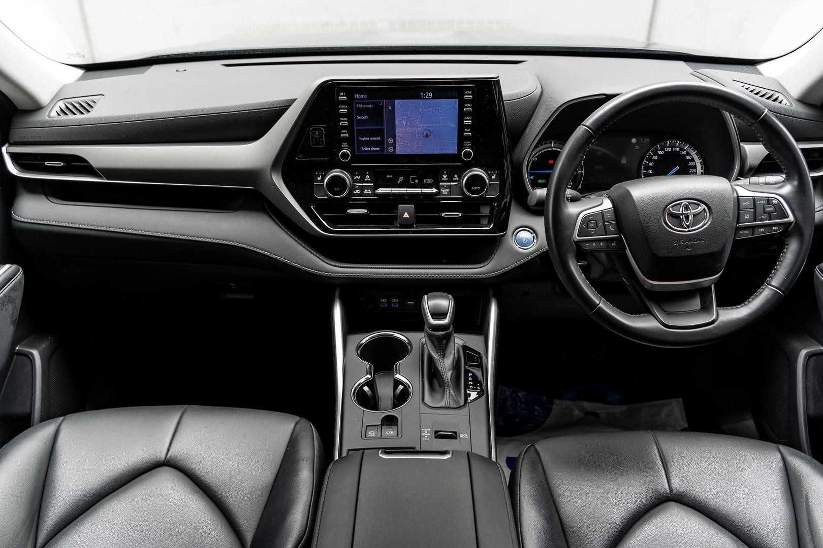 Toyota Kluger image 3