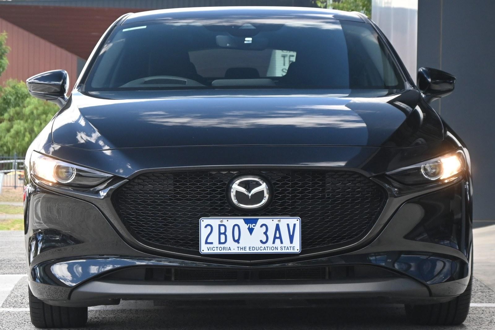 Mazda 3 image 2