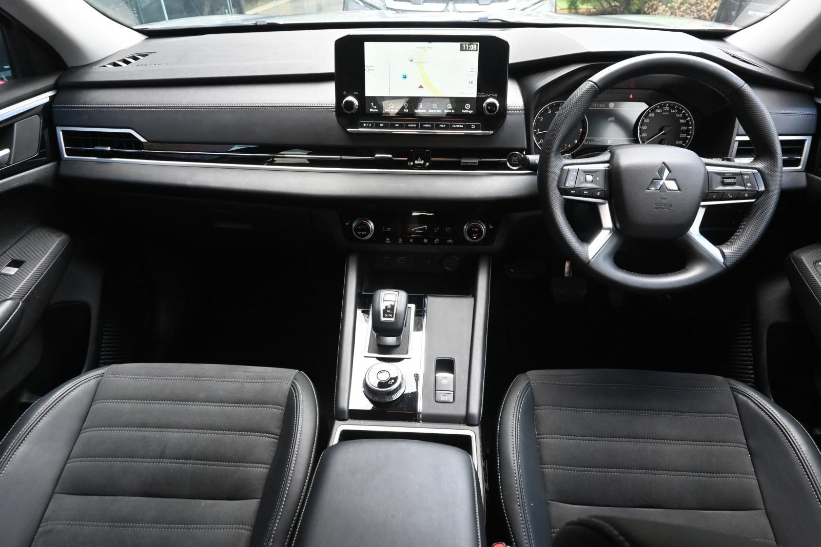 Mitsubishi Outlander image 3