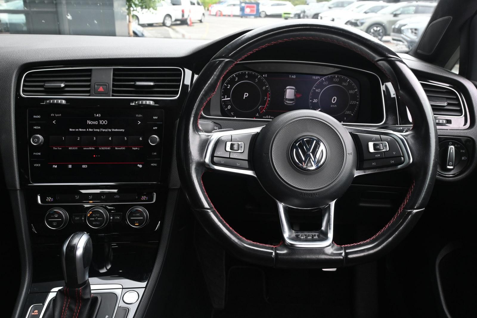 Volkswagen Golf image 4