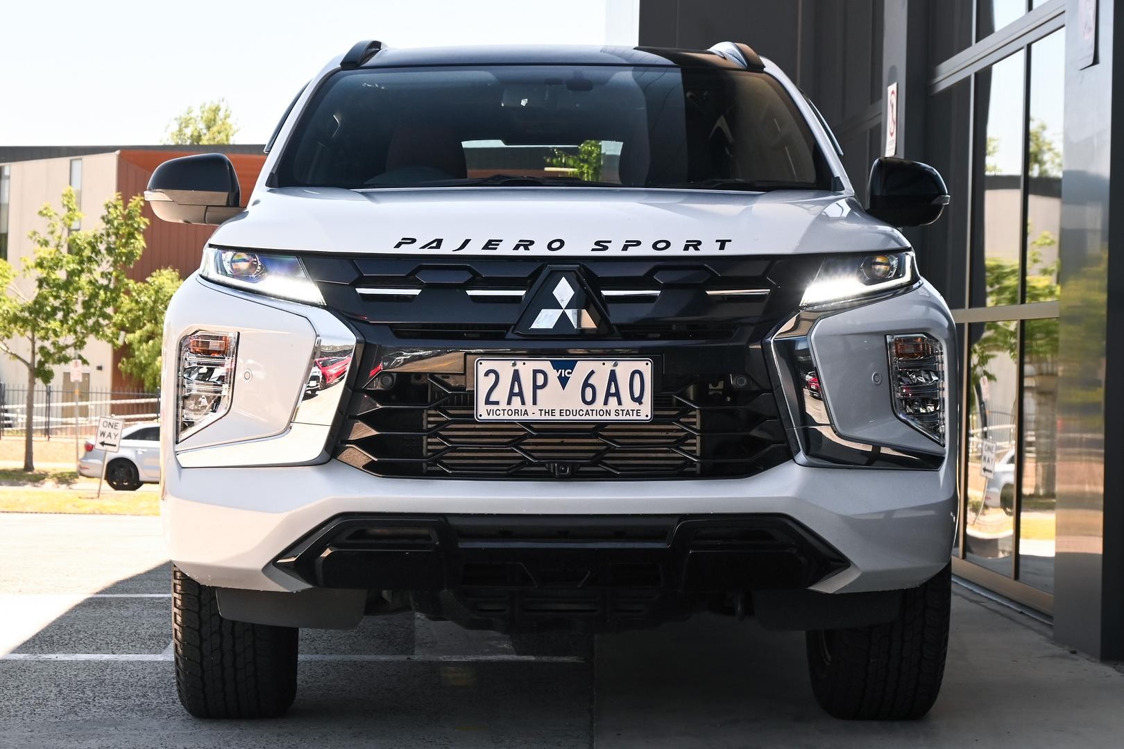 Mitsubishi Pajero Sport image 2