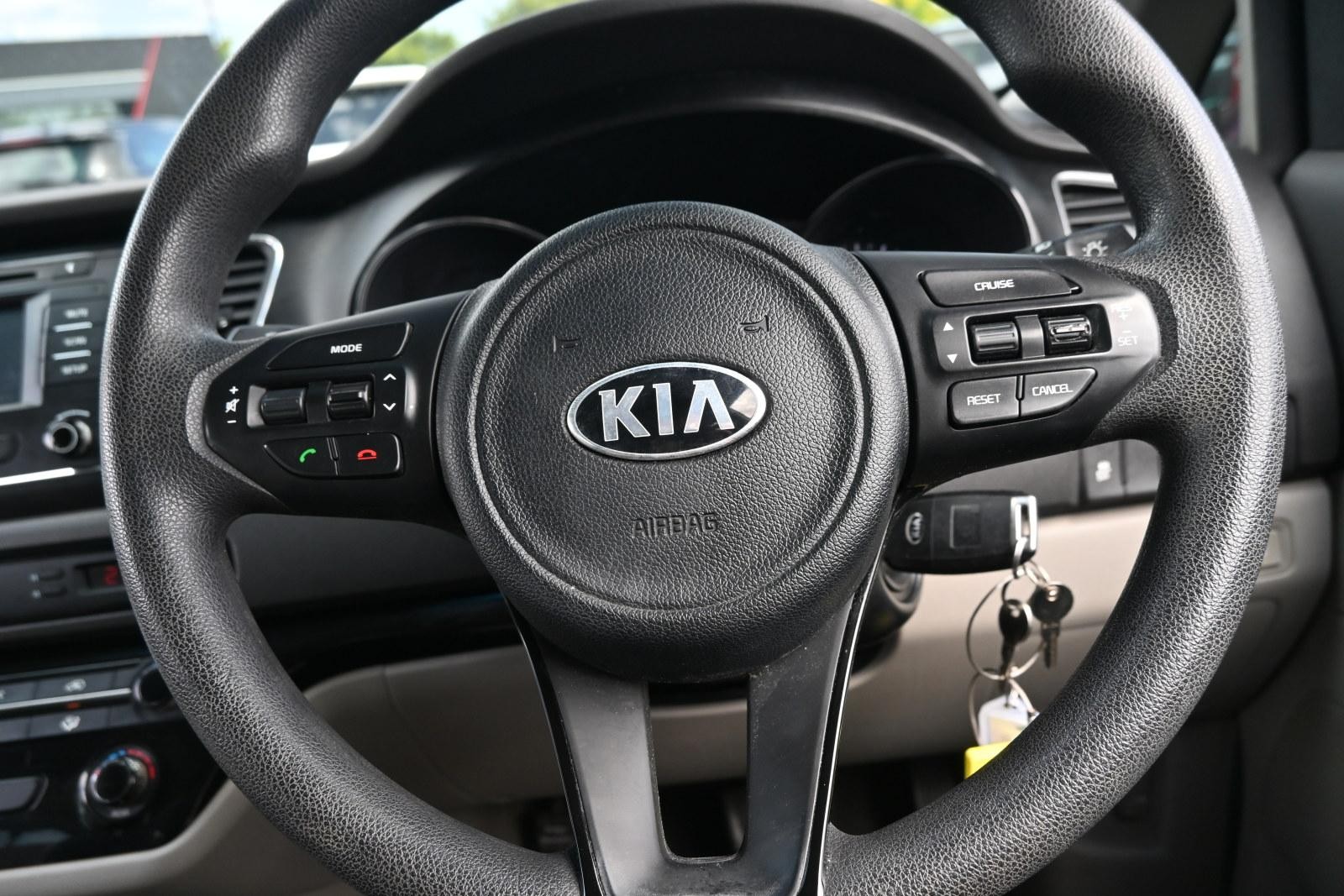 Kia Carnival image 4