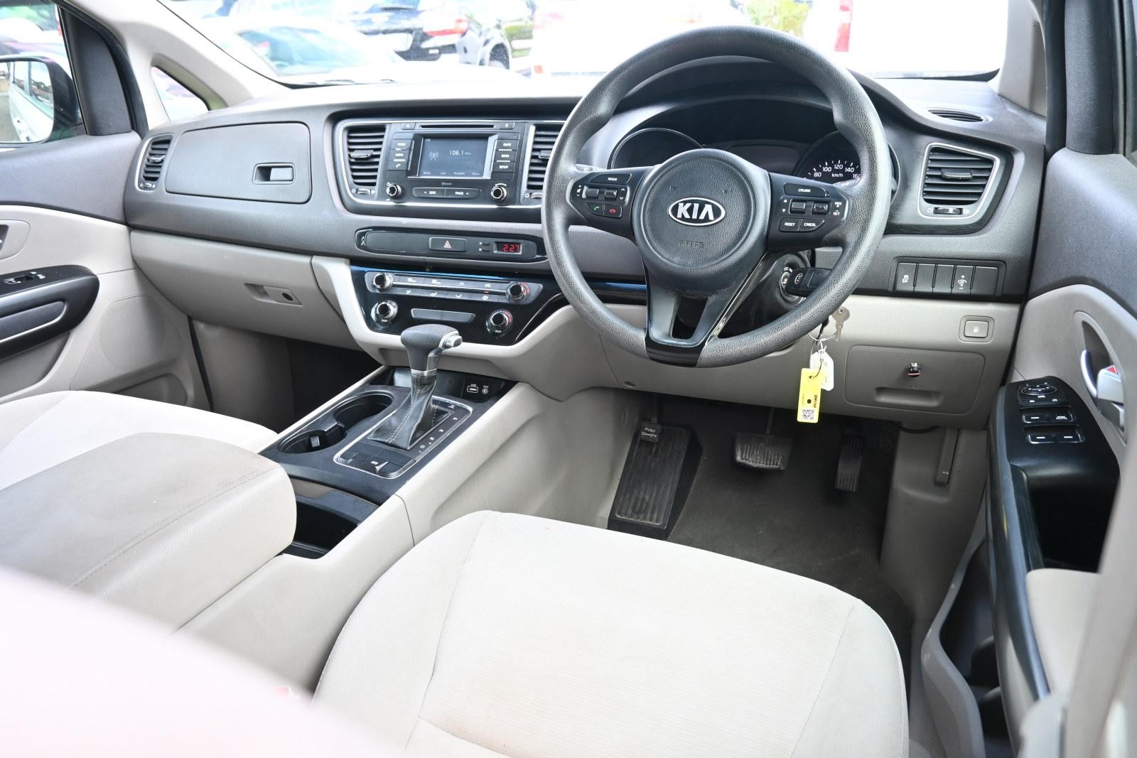 Kia Carnival image 3