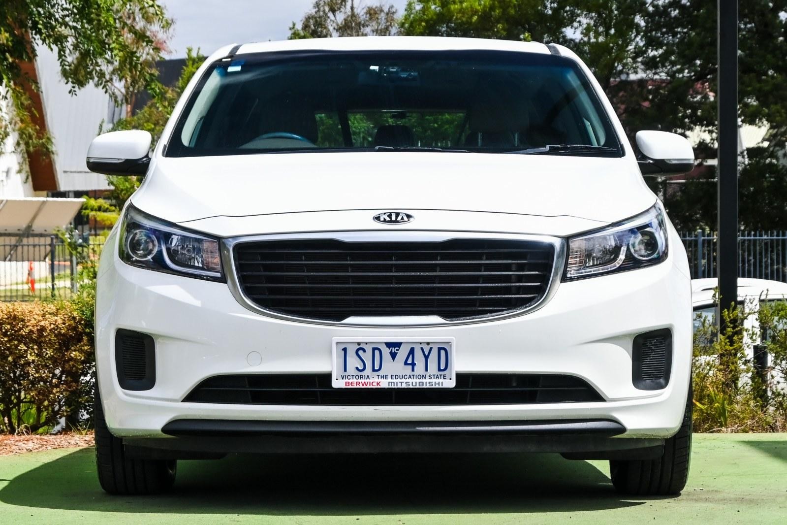 Kia Carnival image 2