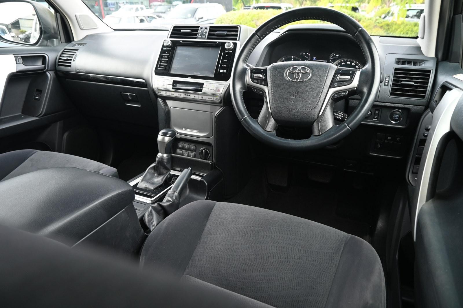 Toyota Landcruiser Prado image 3