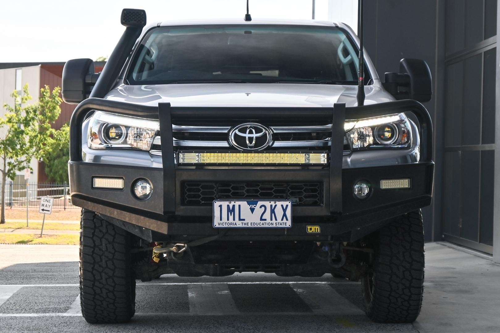 Toyota Hilux image 2