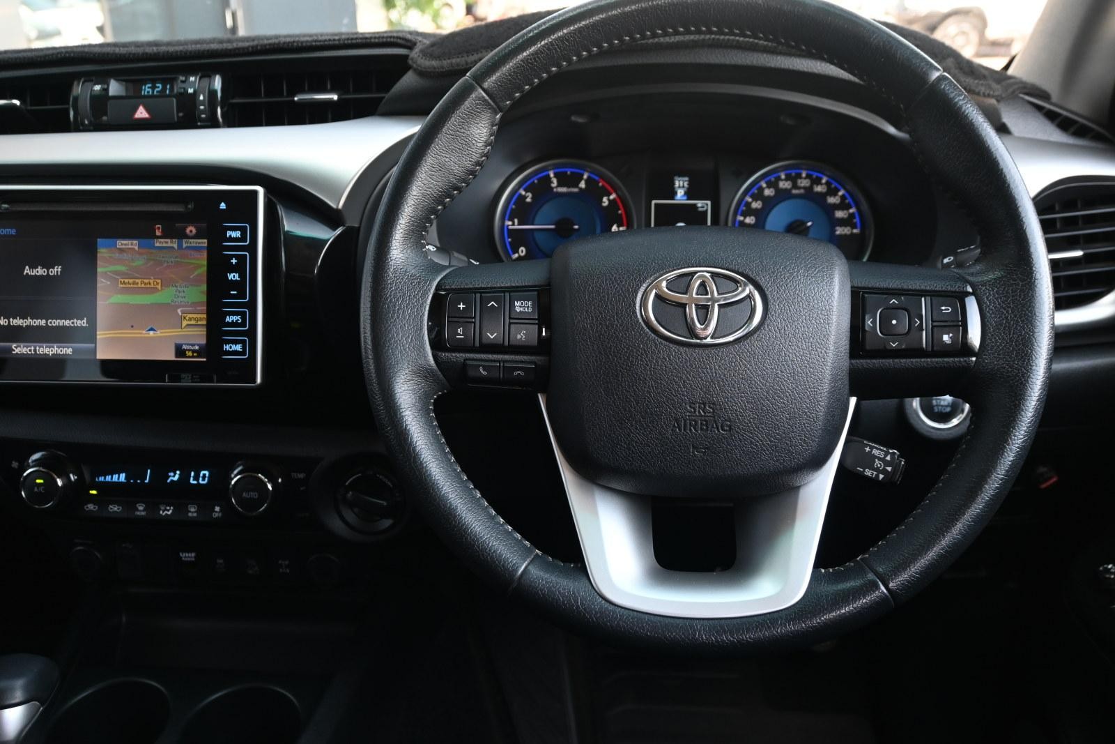 Toyota Hilux image 4