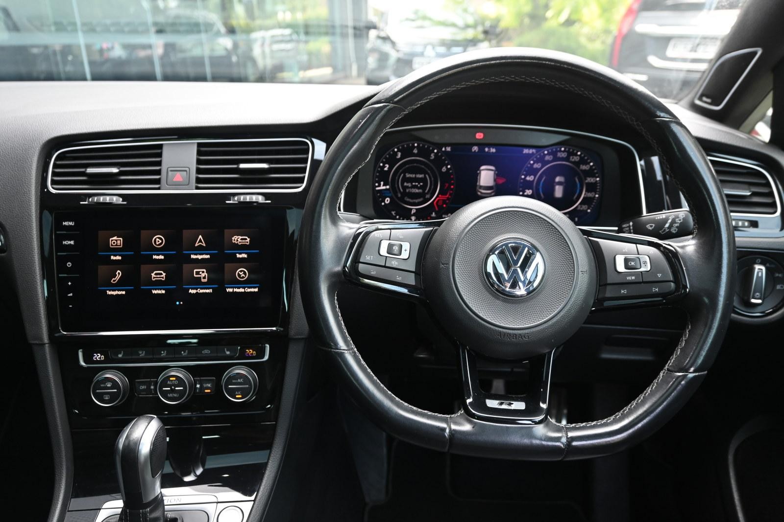 Volkswagen Golf image 4