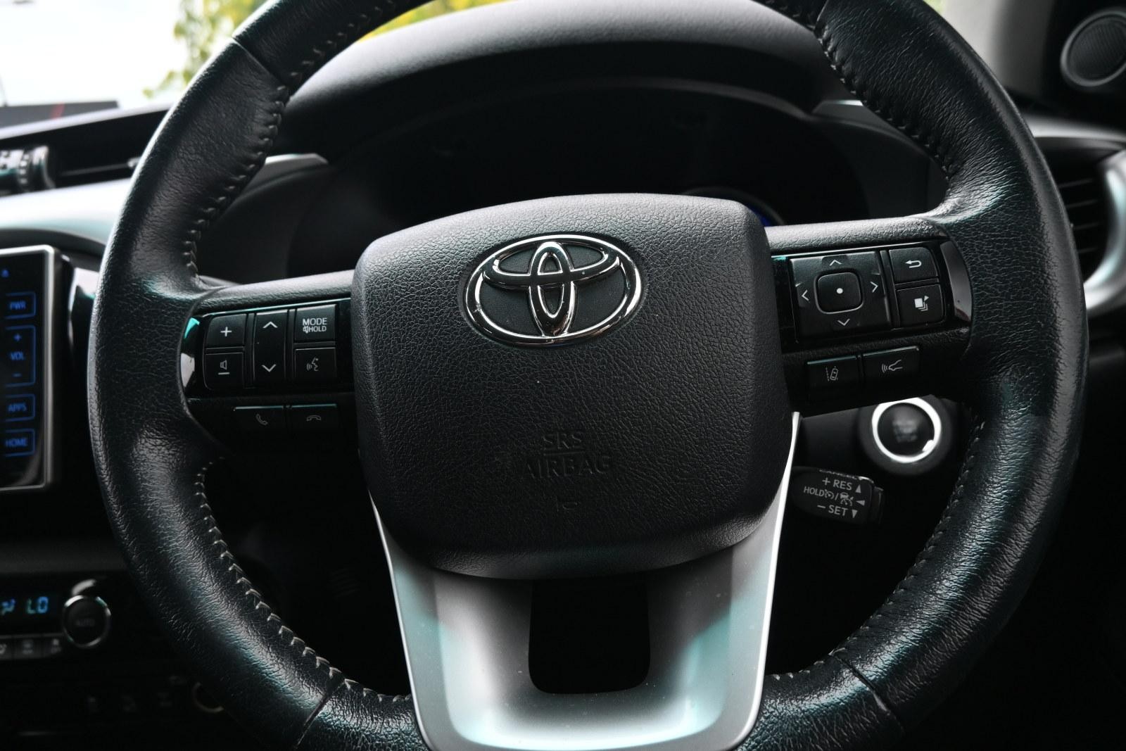 Toyota Hilux image 4