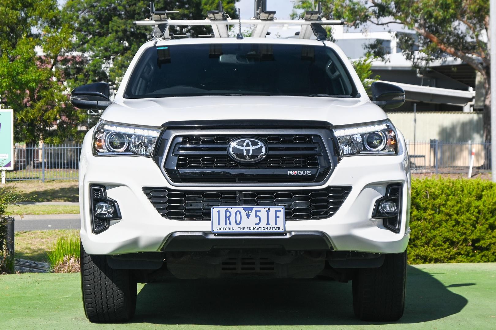 Toyota Hilux image 2