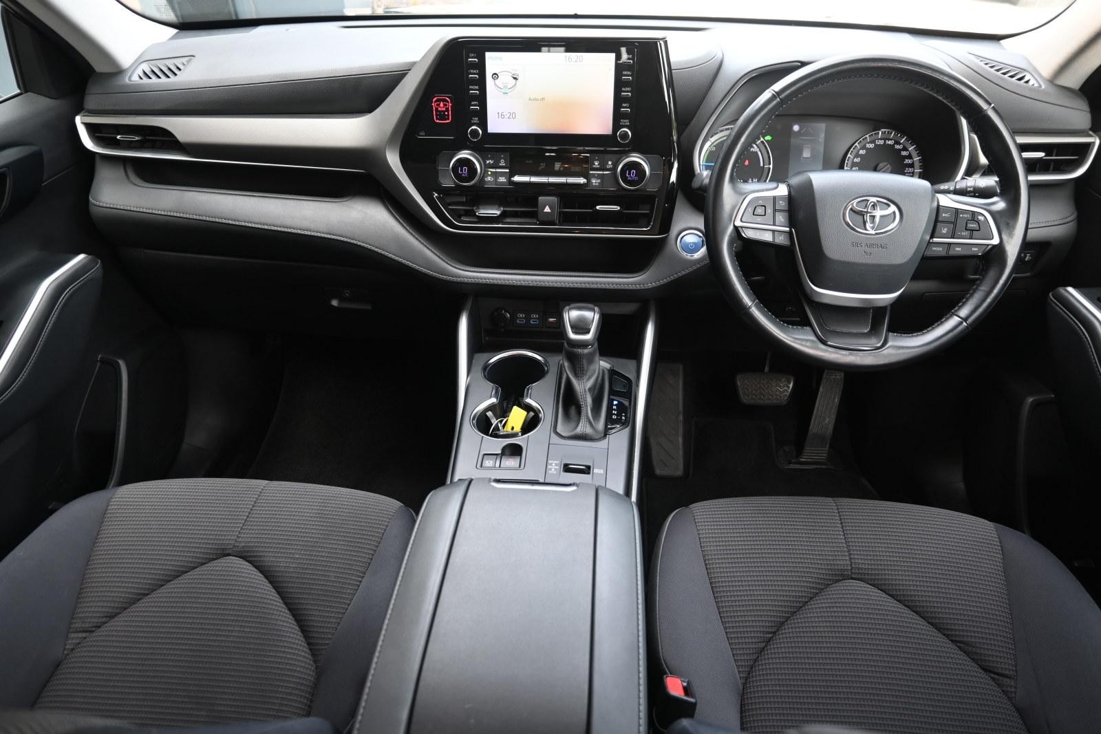 Toyota Kluger image 3