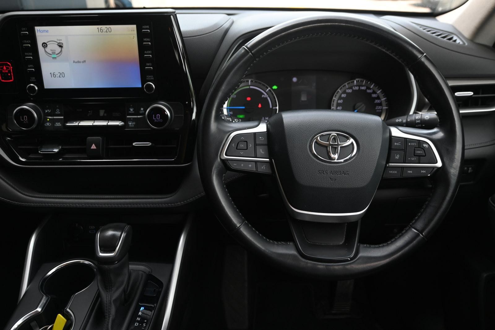 Toyota Kluger image 4