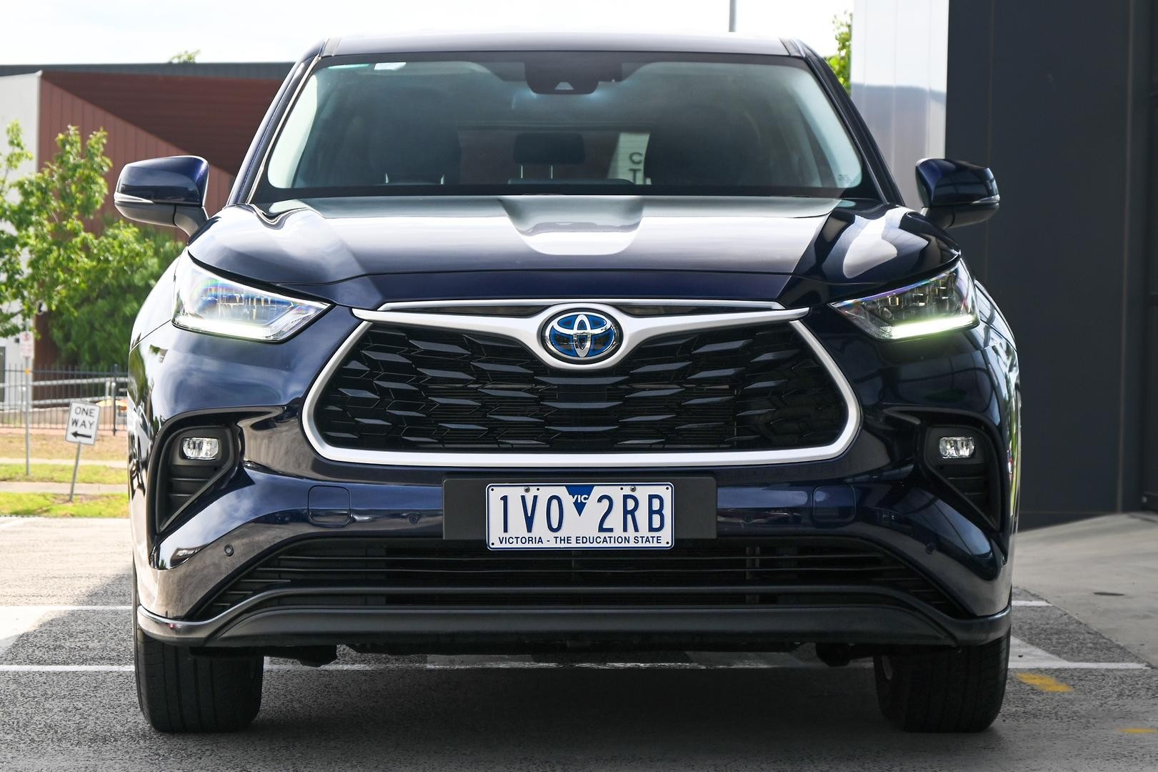 Toyota Kluger image 2