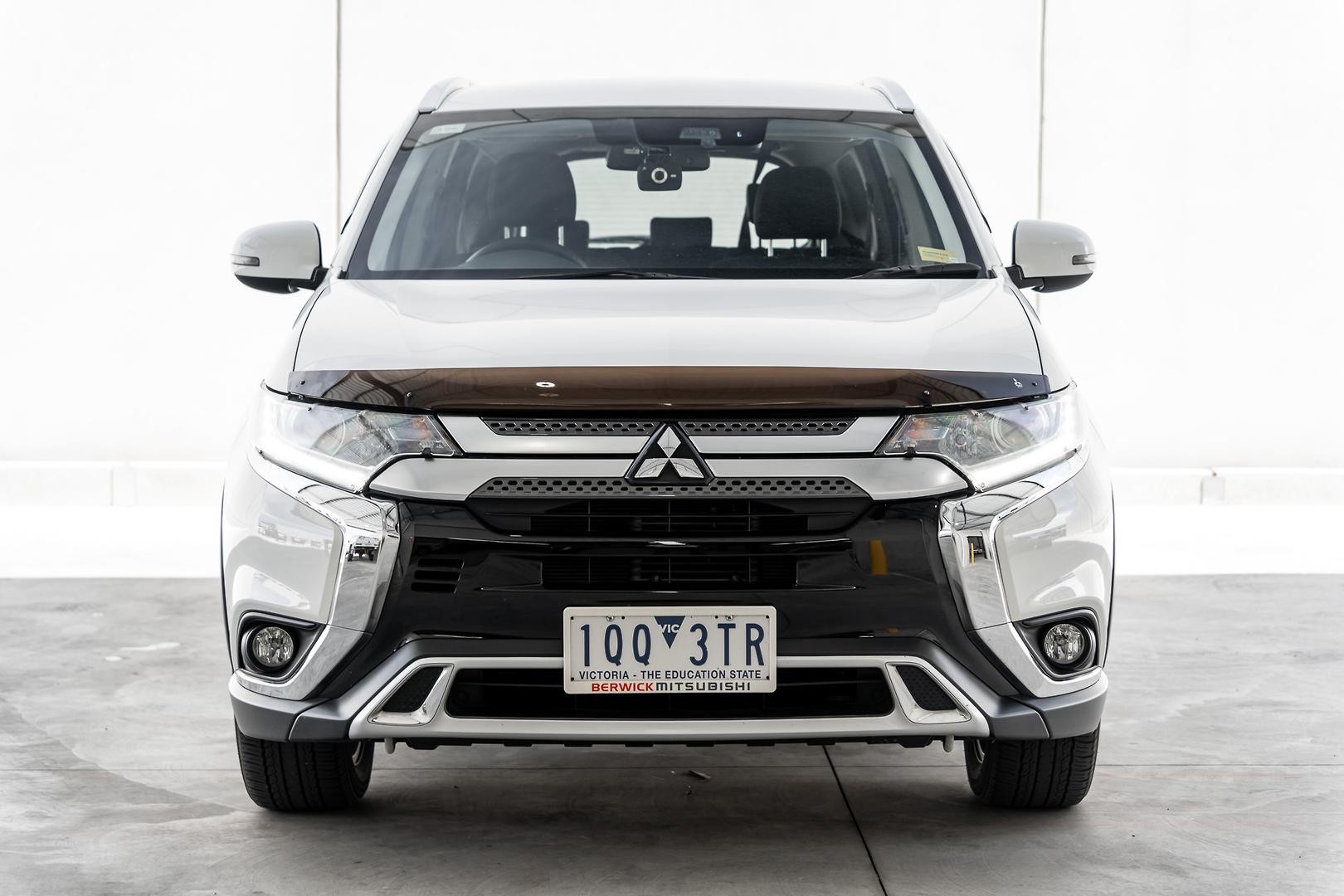 Mitsubishi Outlander image 2