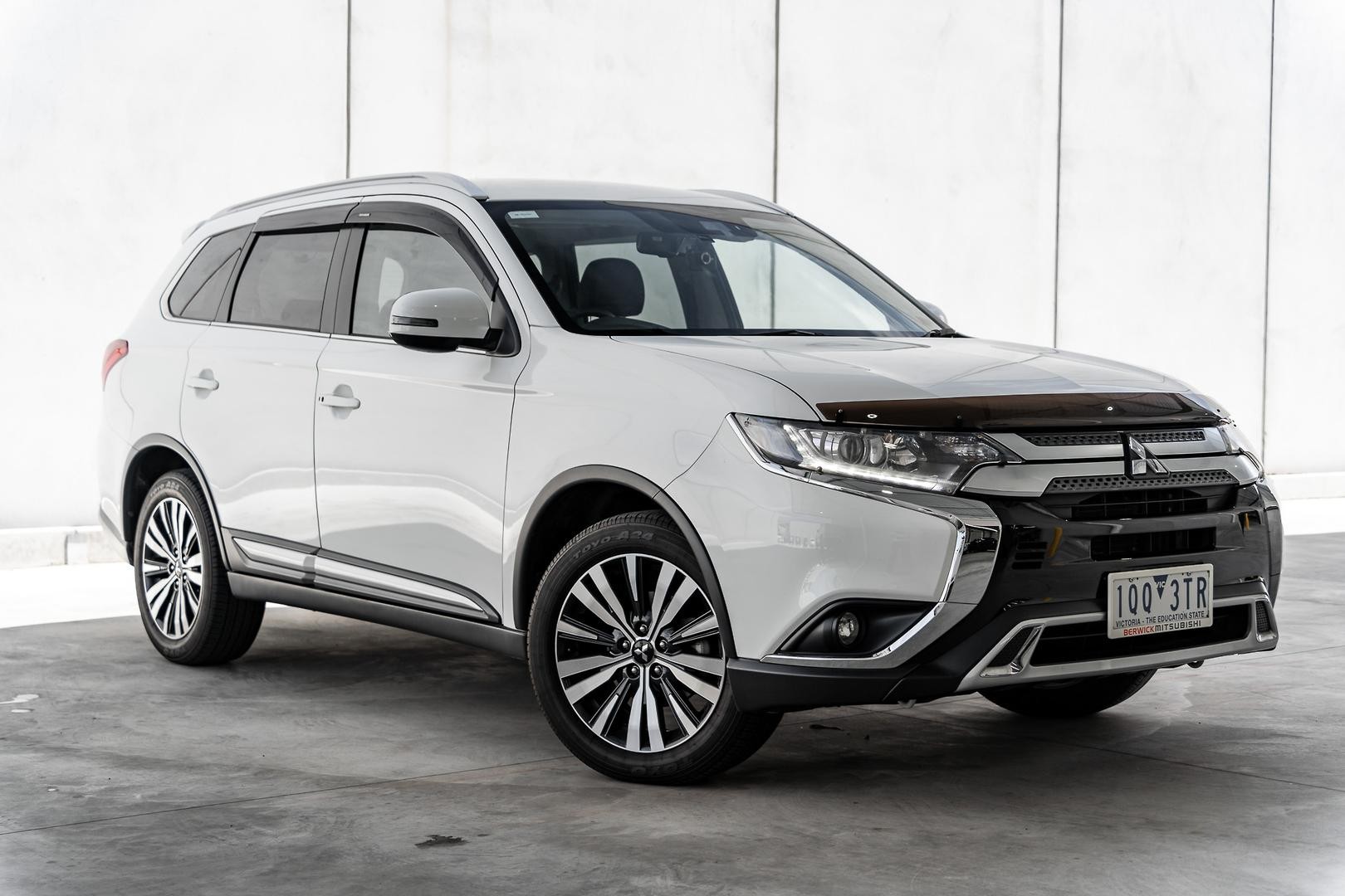 Mitsubishi Outlander image 1