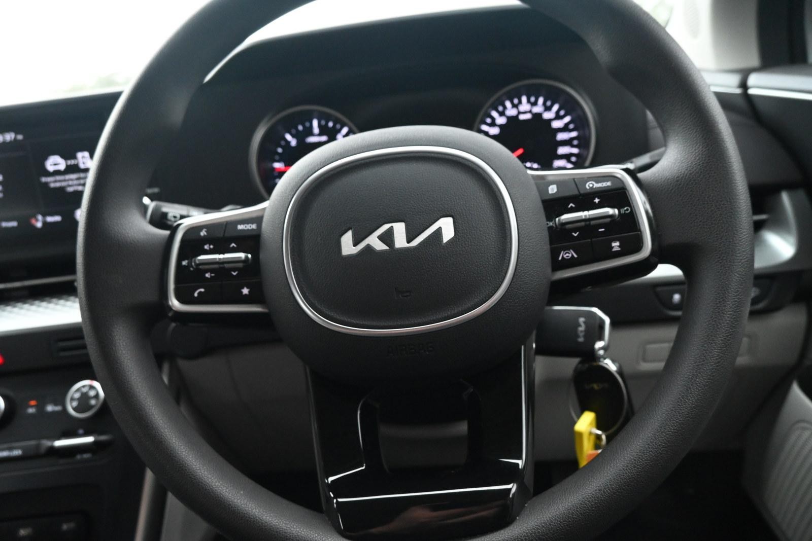 Kia Carnival image 4