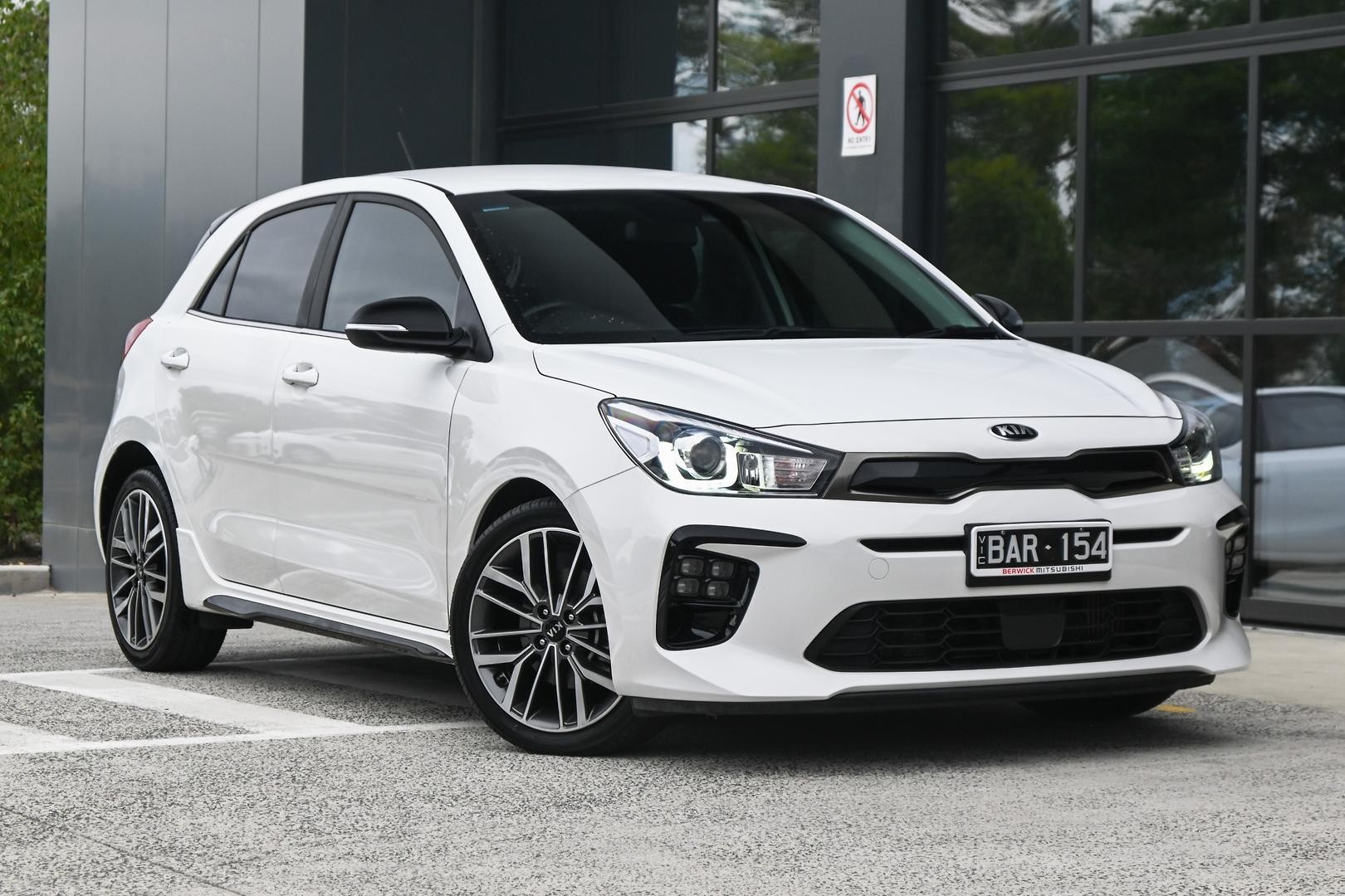 Kia Rio image 1