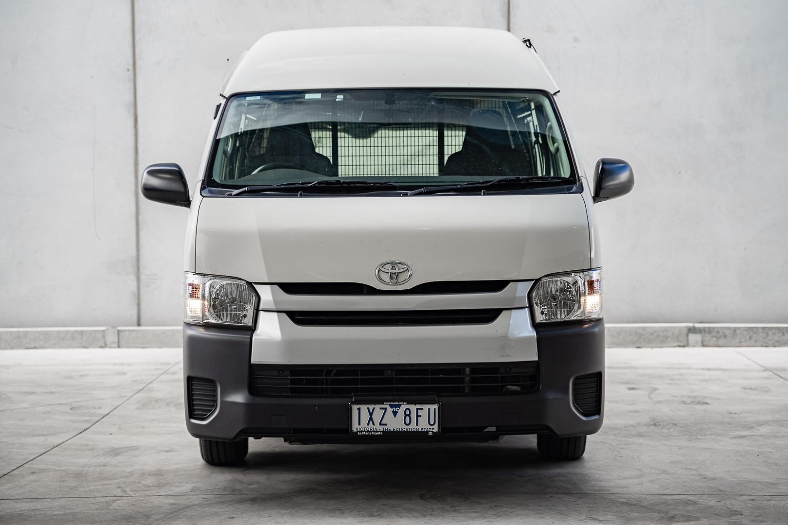 Toyota Hiace image 2