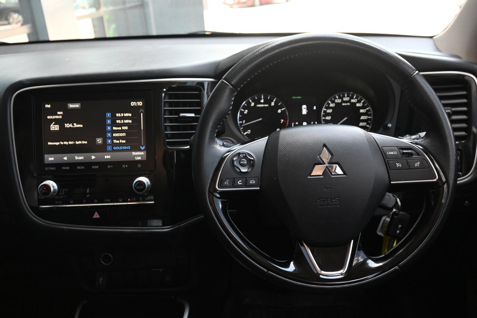 Mitsubishi Outlander image 4