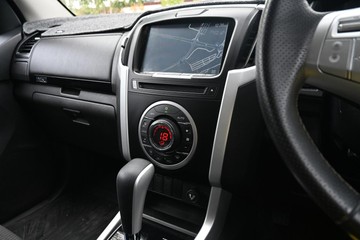 https://dvg-vehicle-assets.s3.amazonaws.com/U16660/6jouqi5dojev8wfti9ko4x879.jpg