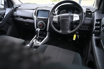 https://dvg-vehicle-assets.s3.amazonaws.com/U16660/e2zvskwlyt2zm6bhxc4dj3eel.jpg