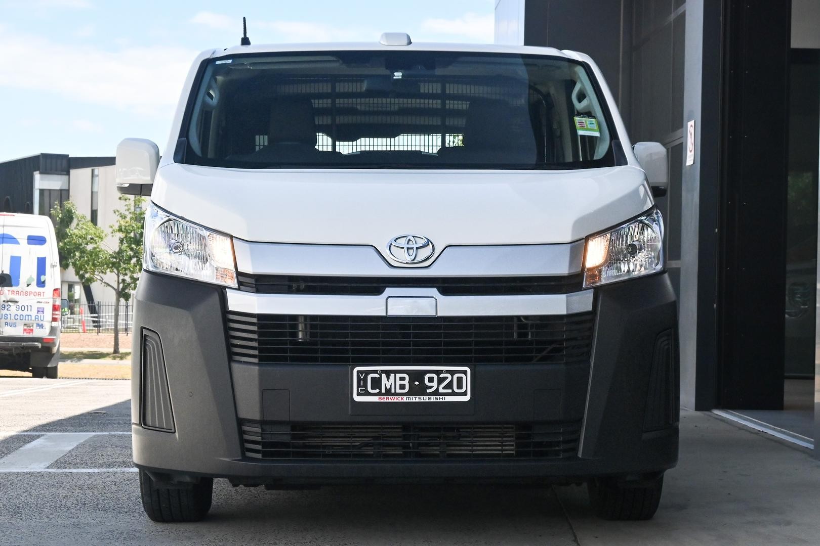 Toyota Hiace image 2