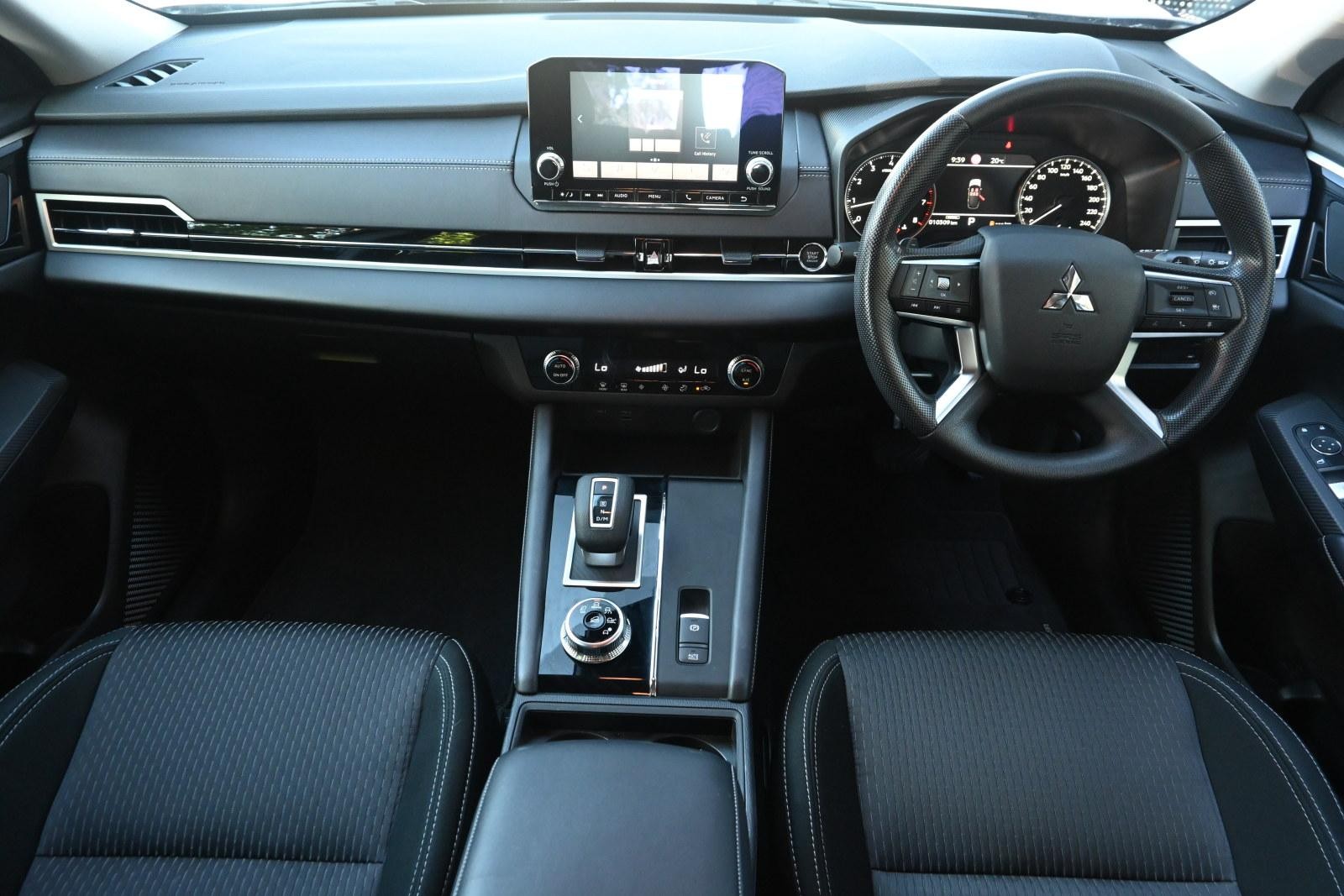 Mitsubishi Outlander image 3