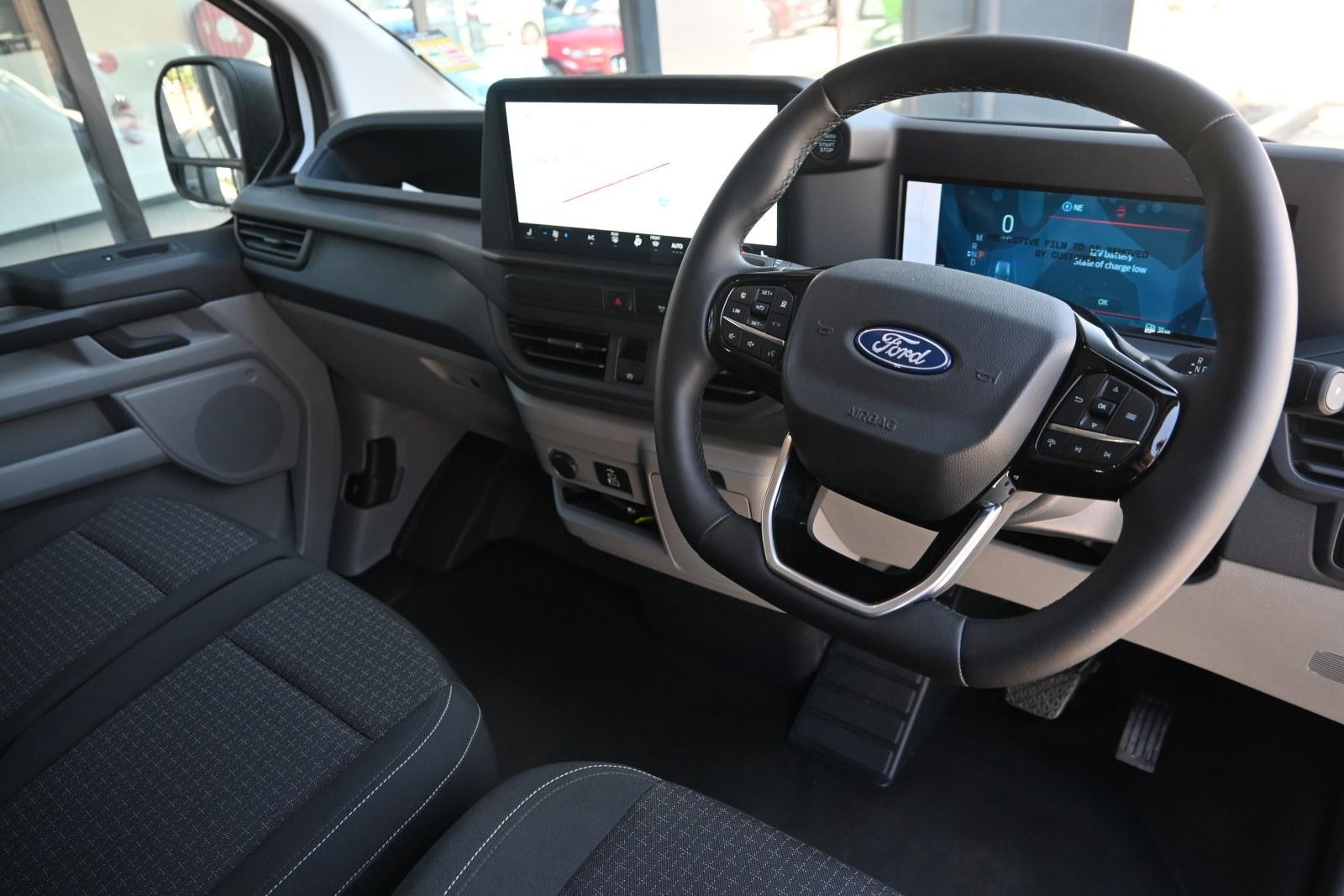 Ford Transit Custom image 3