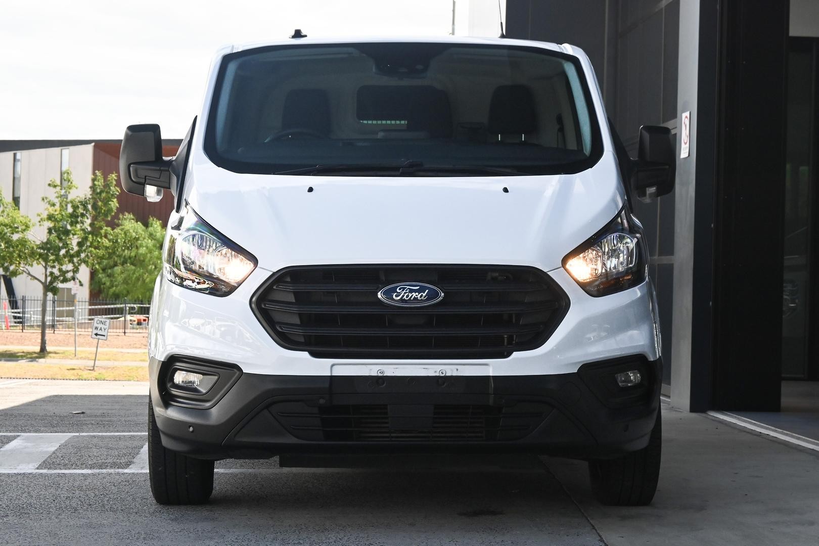 Ford Transit Custom image 2