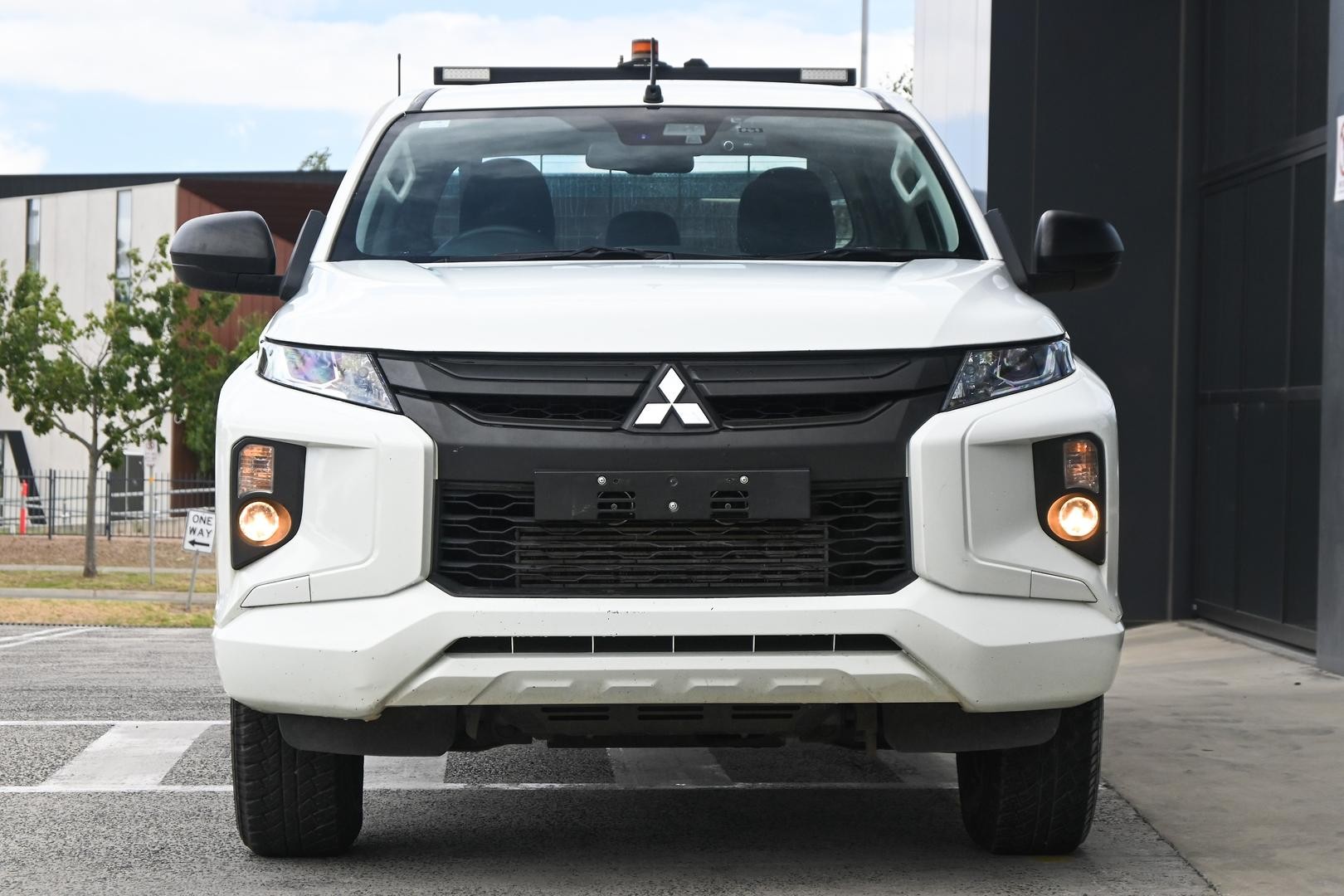 Mitsubishi Triton image 2