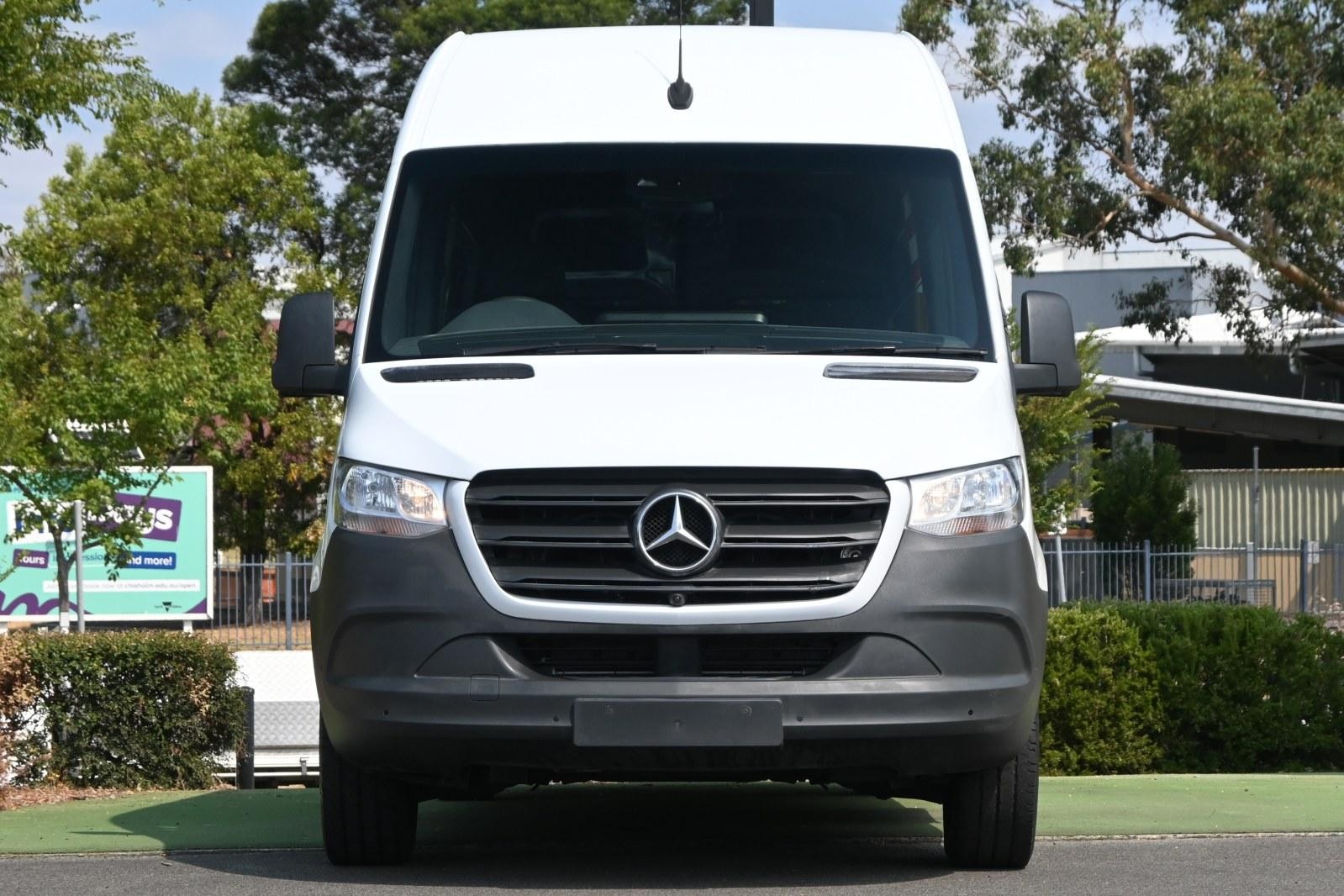 Mercedes Benz Sprinter image 2