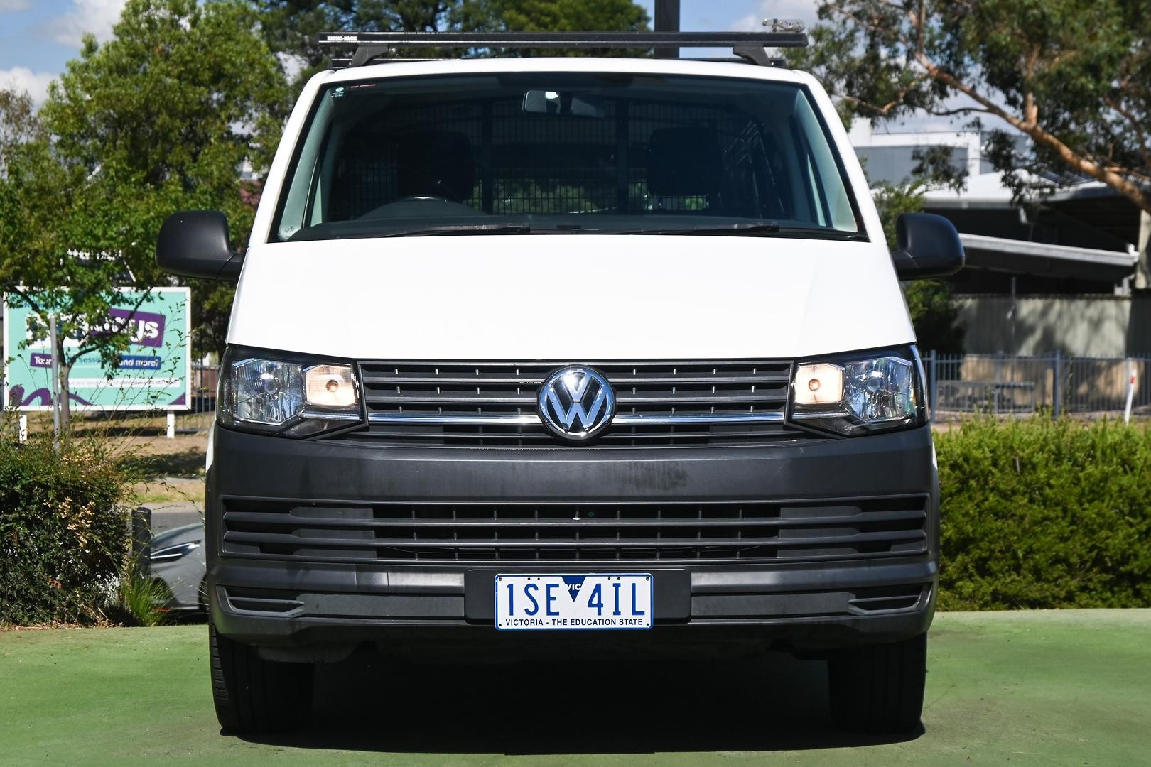 Volkswagen Transporter image 2