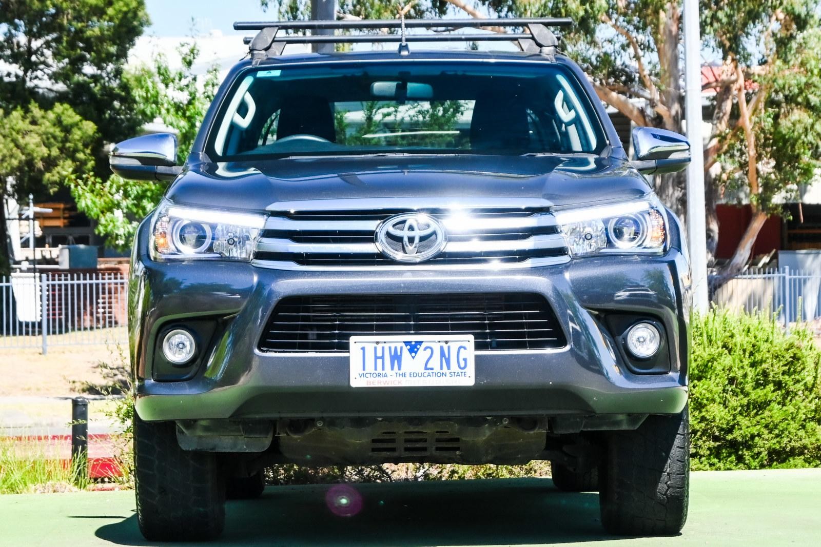 Toyota Hilux image 2