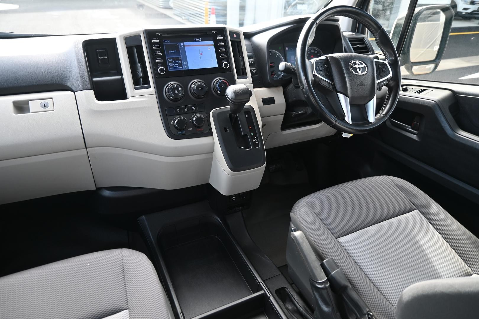 Toyota Hiace image 4