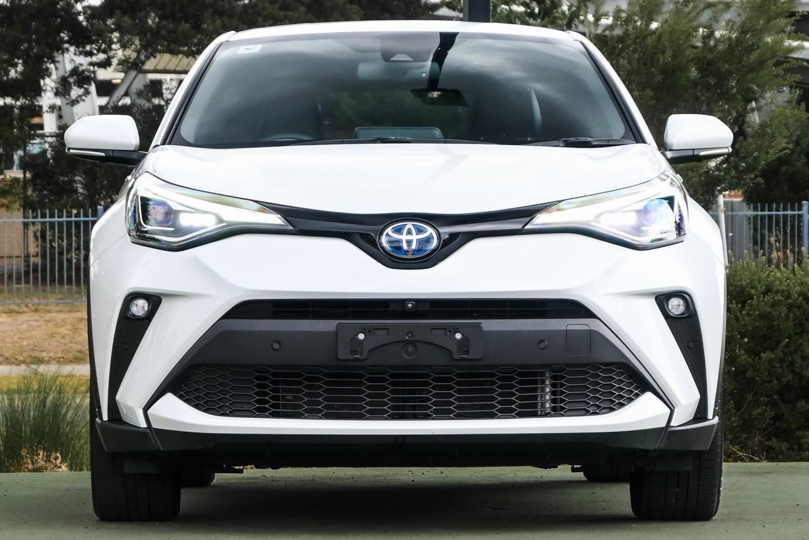 Toyota C-hr image 2