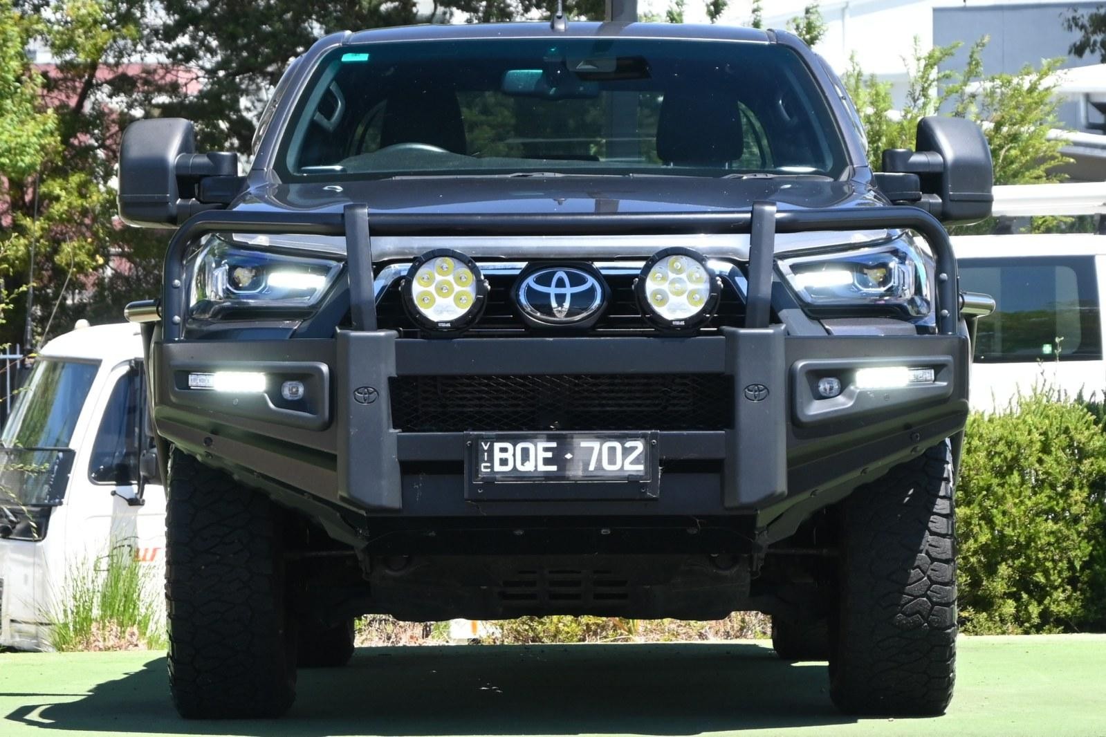 Toyota Hilux image 2