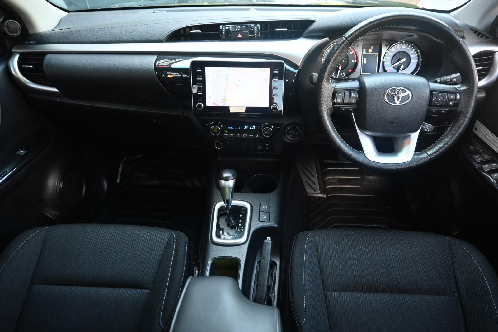 Toyota Hilux image 3