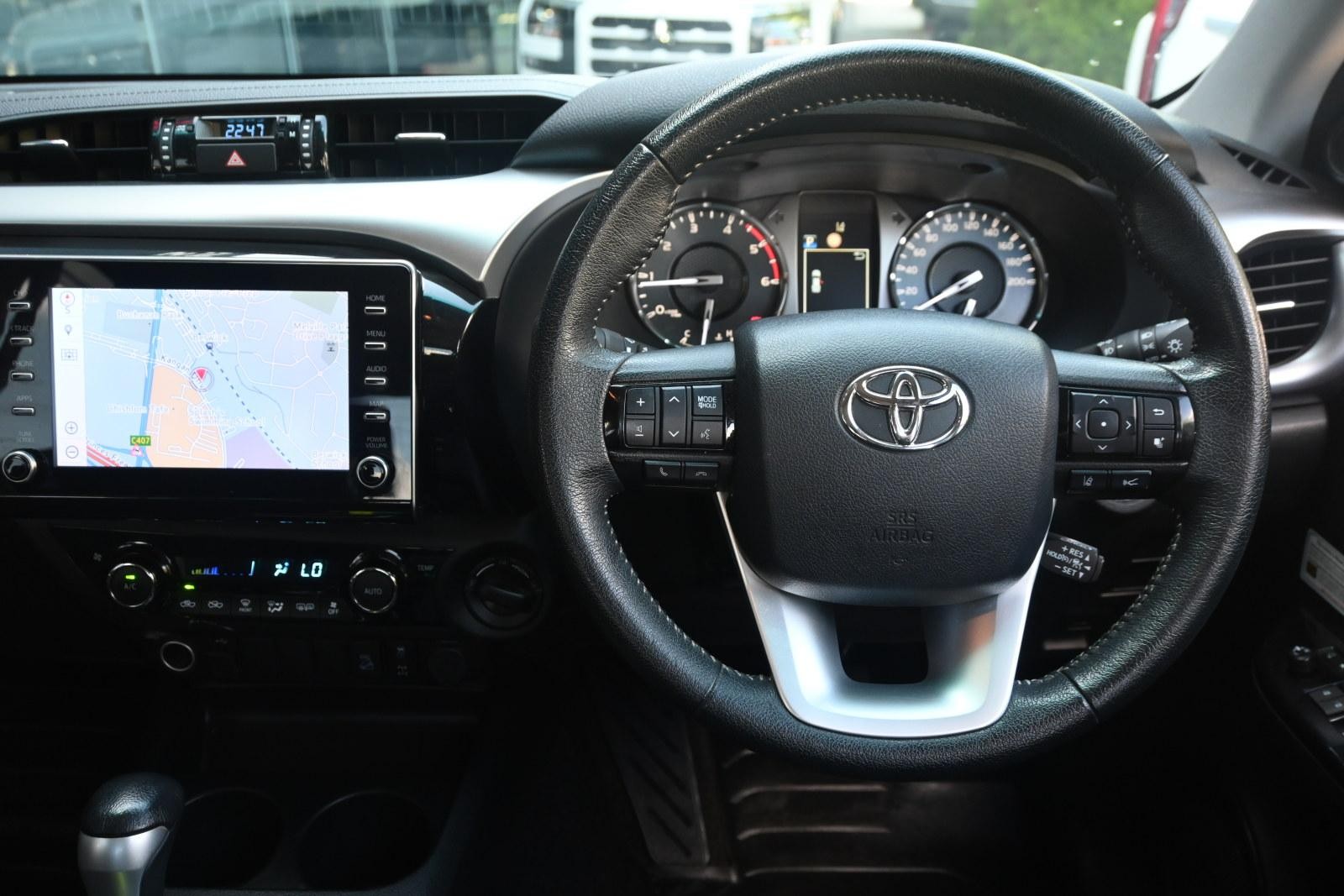 Toyota Hilux image 4