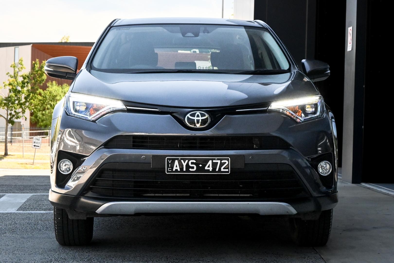 Toyota Rav4 image 2