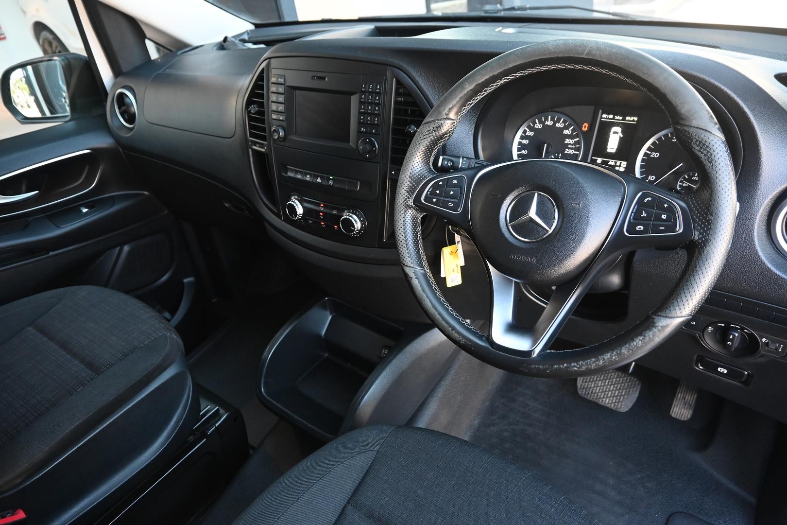 Mercedes Benz Vito image 3