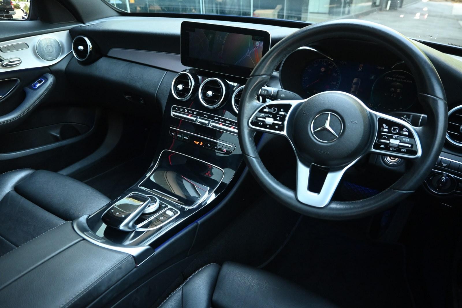 Mercedes Benz C-class image 3