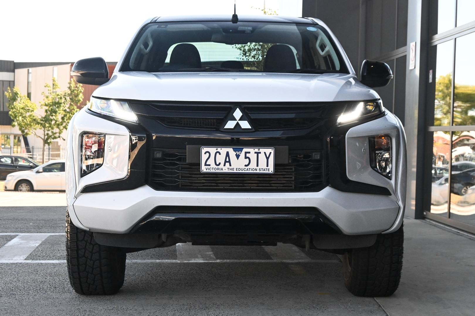 Mitsubishi Triton image 2