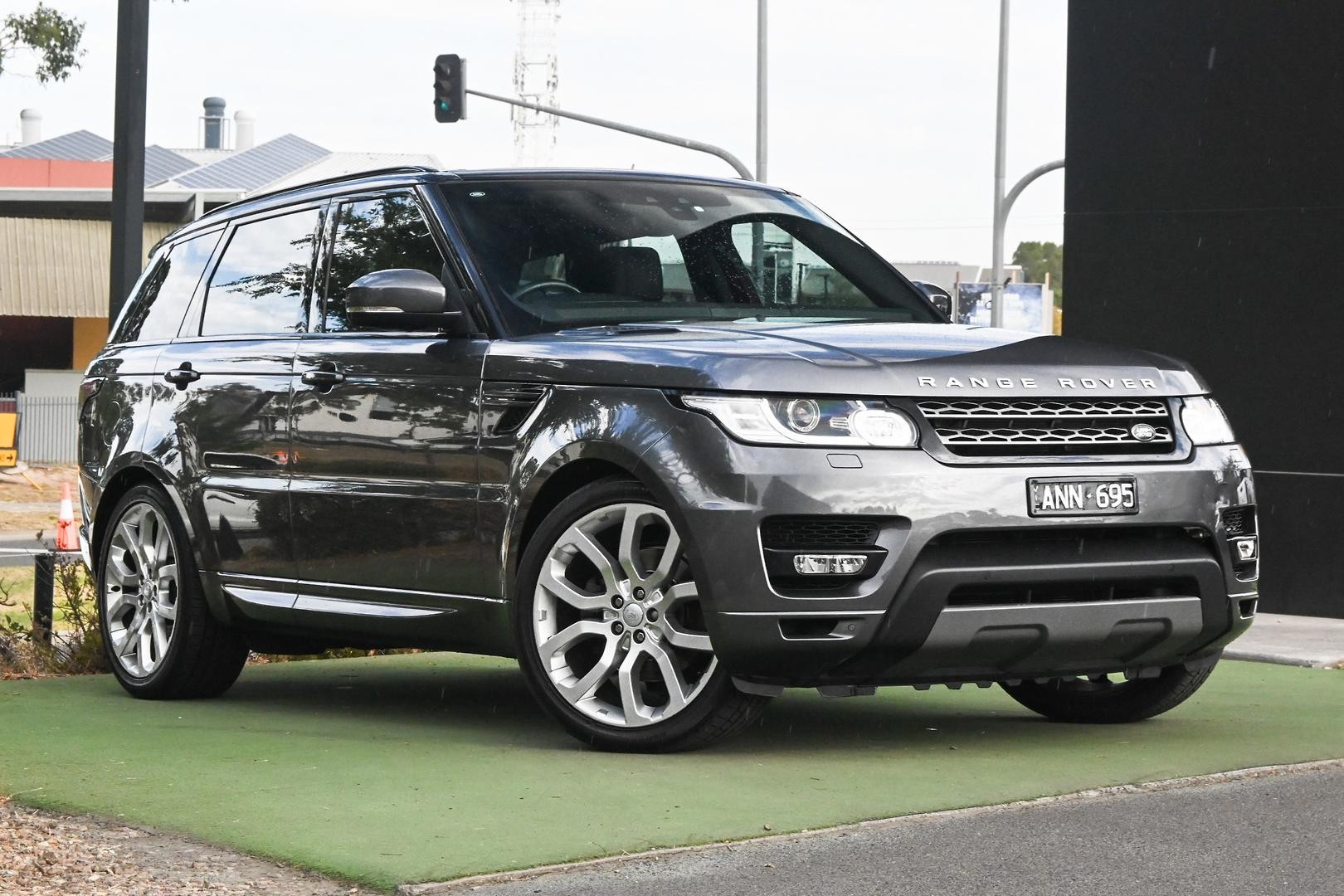 Land Rover Range Rover Sport image 1