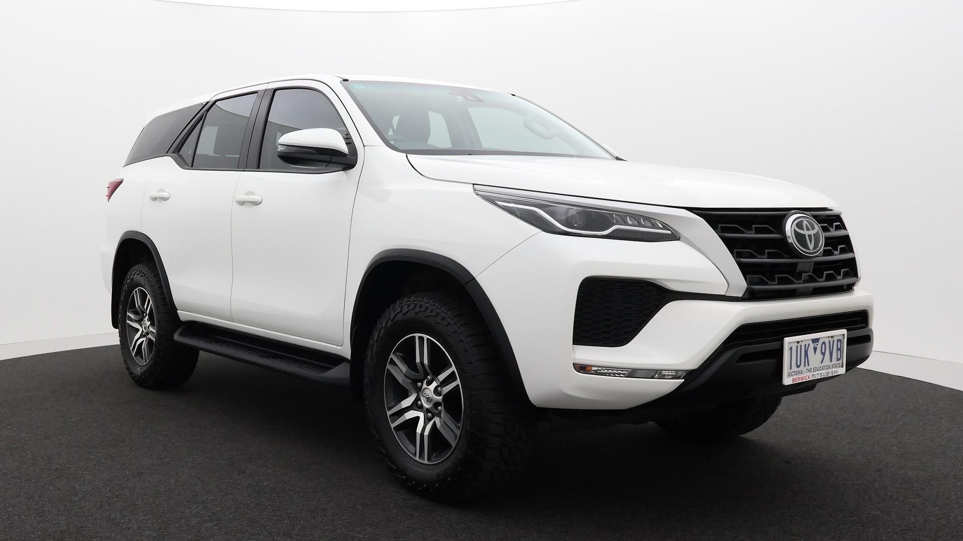 Toyota Fortuner image 3