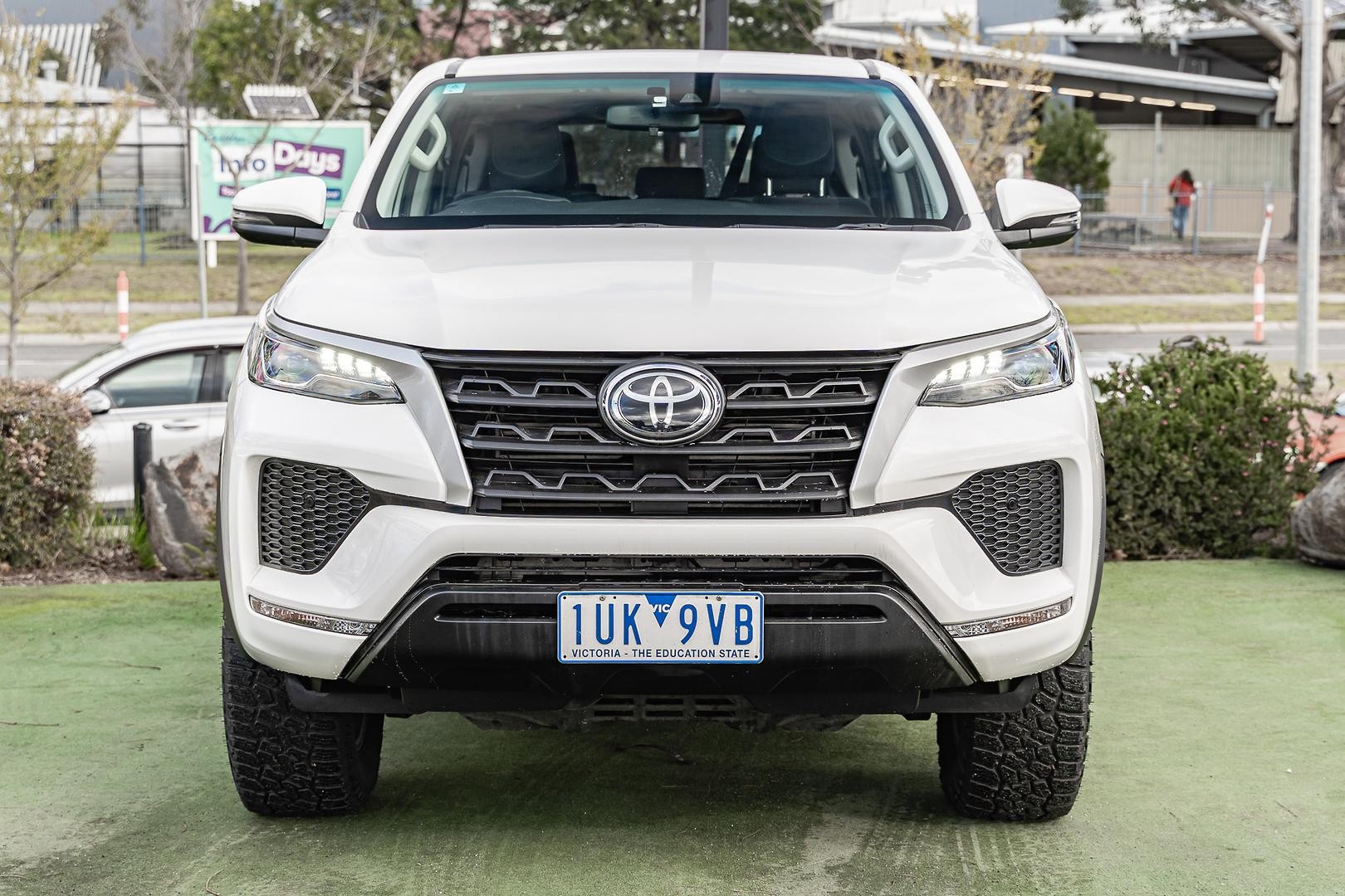 Toyota Fortuner image 3