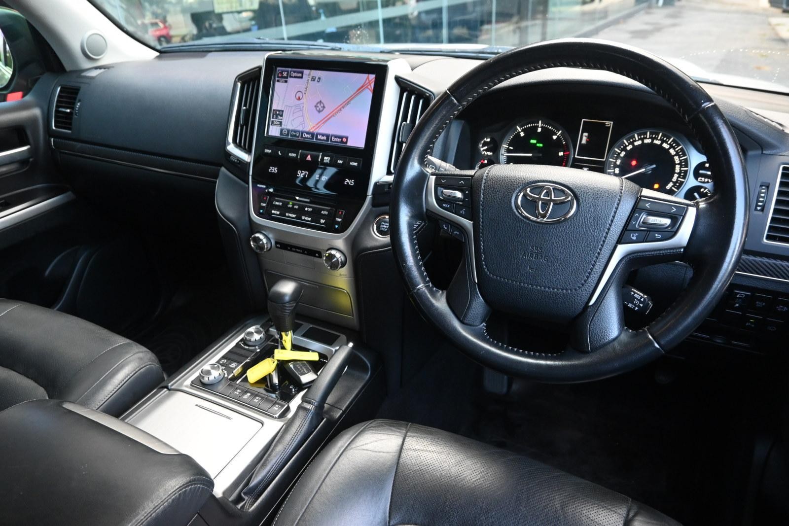 Toyota Landcruiser image 3