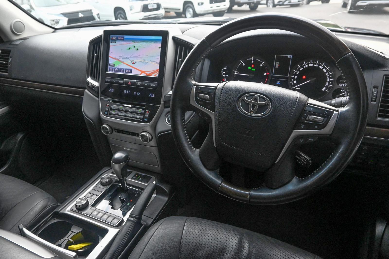 Toyota Landcruiser image 3